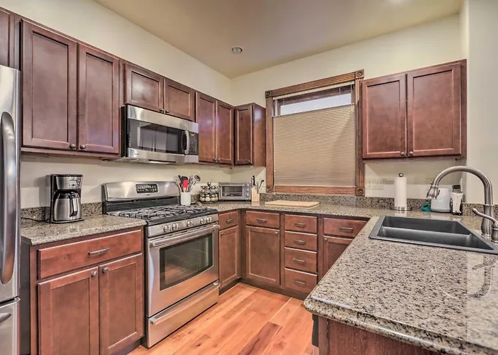 Cozy Central Glenwood Springs Condo With 2 Decks!