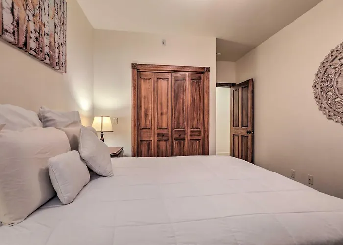 Cozy Central Glenwood Springs Condo With 2 Decks!
