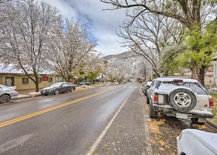 Cozy Central Glenwood Springs Condo With 2 Decks!